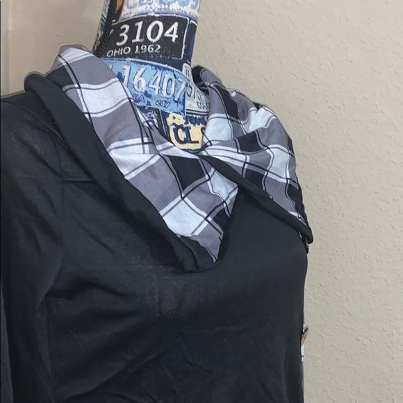 Top - Picture 2 of 3